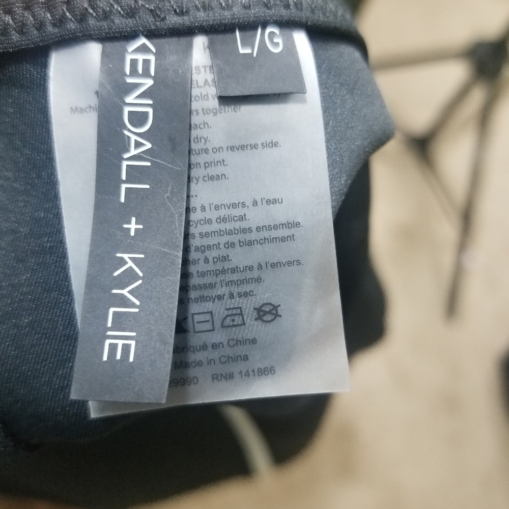 $98 Kendall & Kylie Zip Front Deep V-Neck Crop Top - Picture 7 of 8